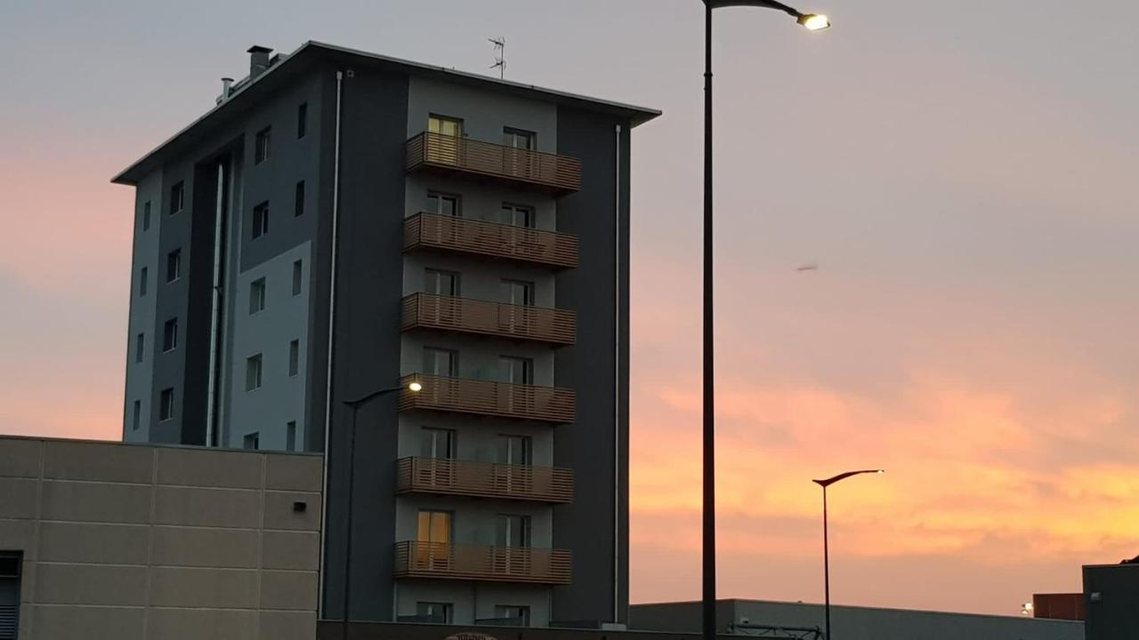 Condominio La Torre 2 Galliate Buitenkant foto